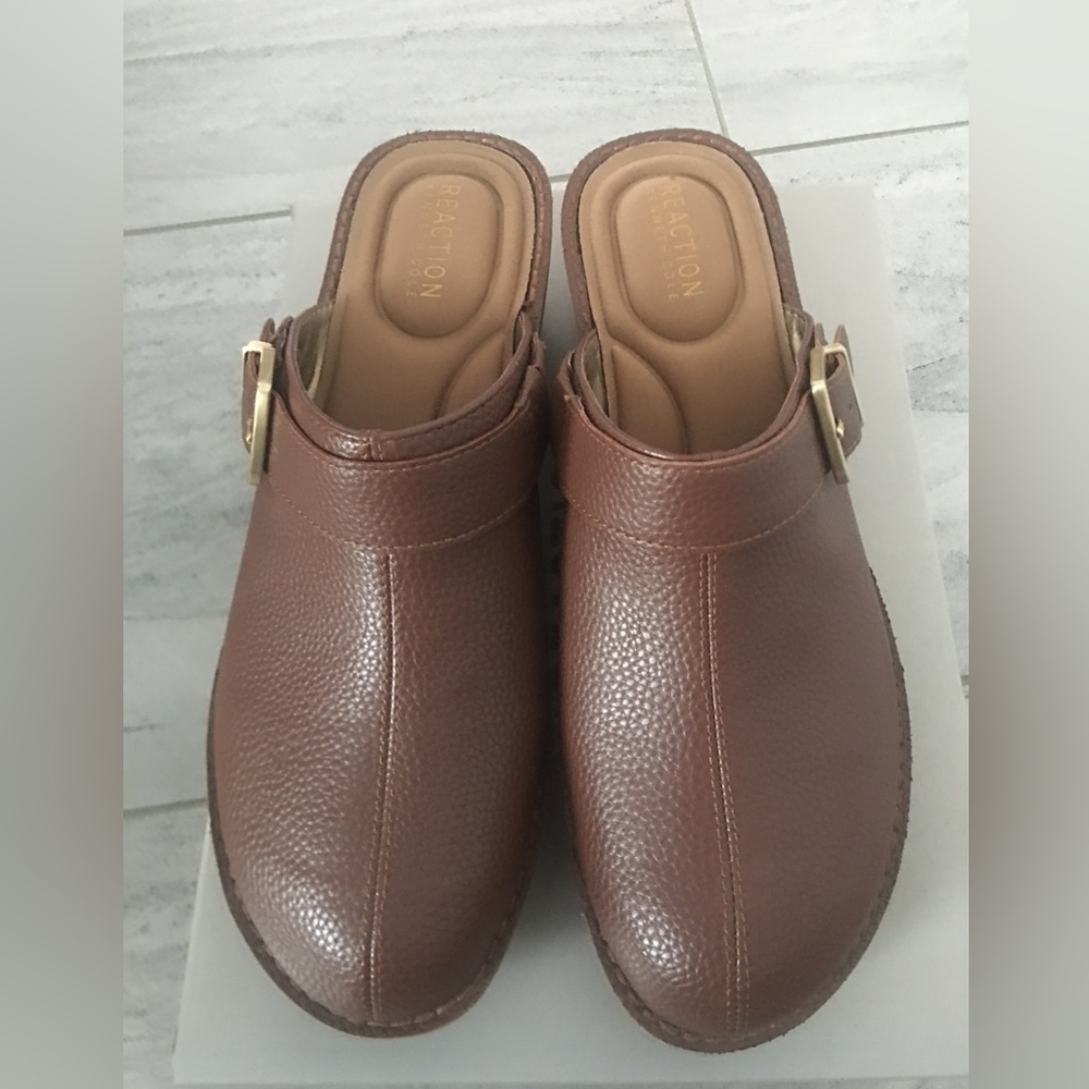 Kenneth Cole Reaction “Prime 2-Way” synthetic leather clogs (color: Tobacco)